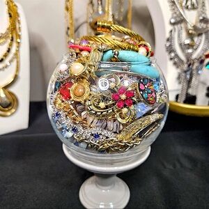 ⚜️ 2 LB All Wearable Jewelry Lot ⚜️